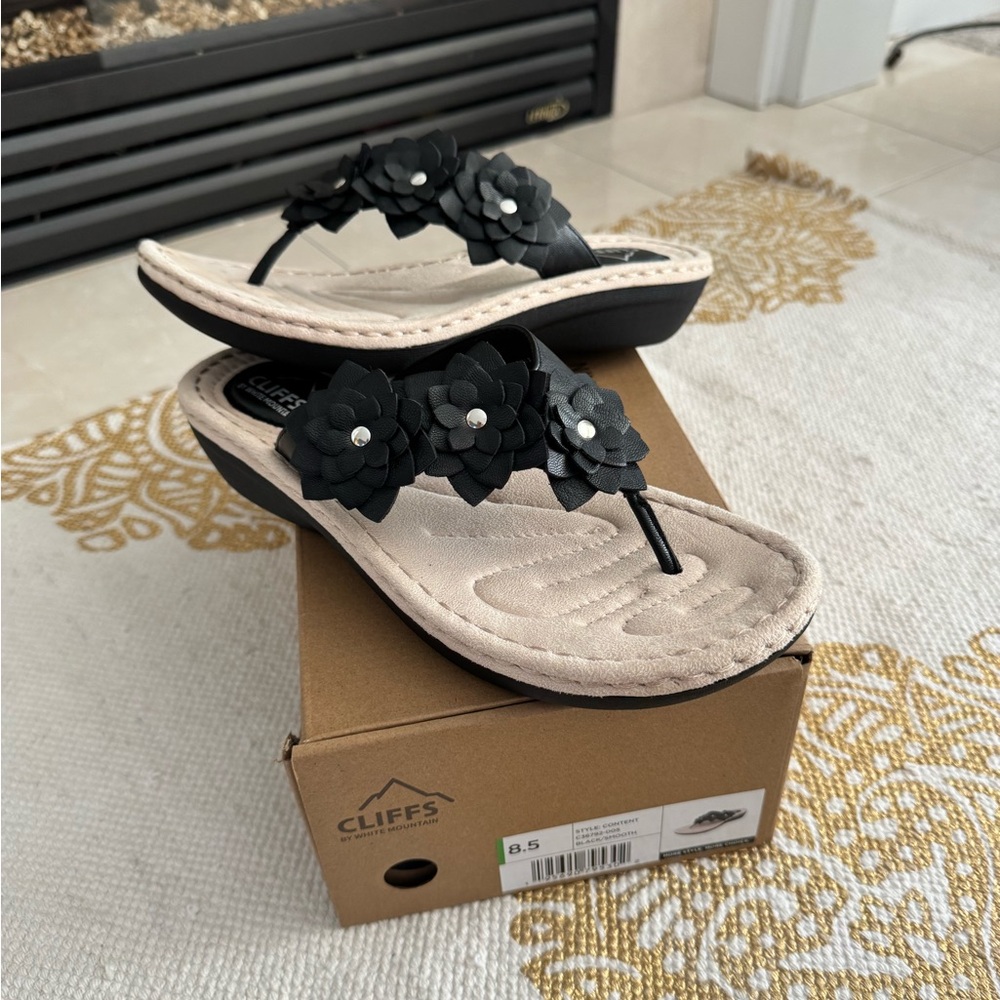 Cliff’s by White Mountain Women's Black Floral Sandals